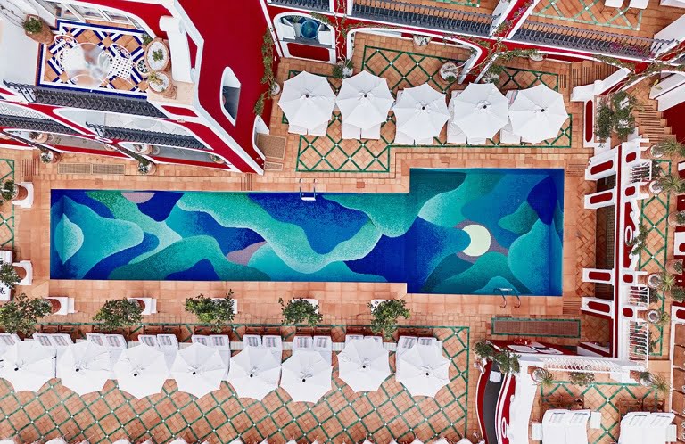 Bisazza ile Nicolas Party'nin Sanat Eseri: Positano'daki Le Sirenuse Oteli'nin Yeni Havuzu